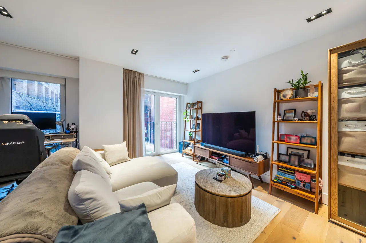 17 Exchange Gardens, London, SW8, photo 9