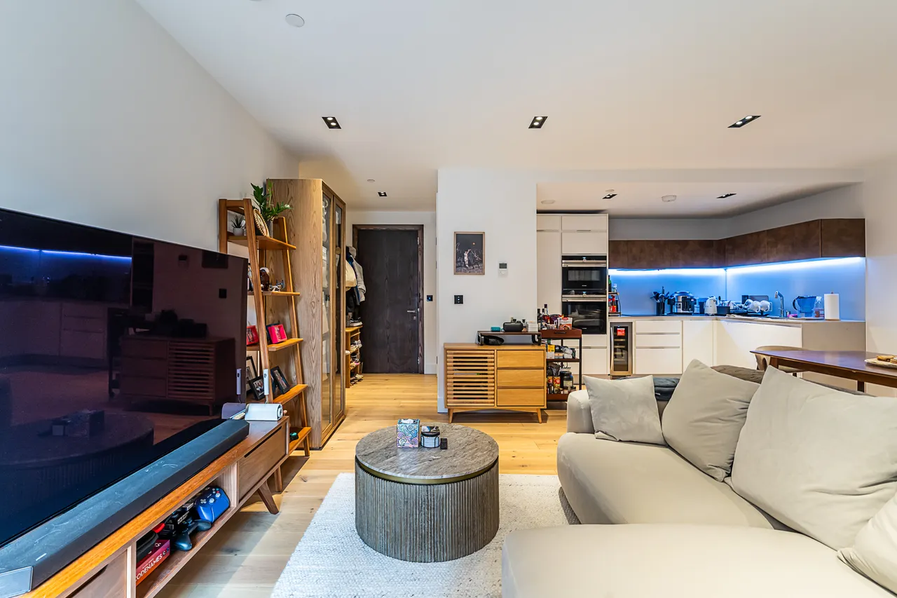 17 Exchange Gardens, London, SW8, photo 11