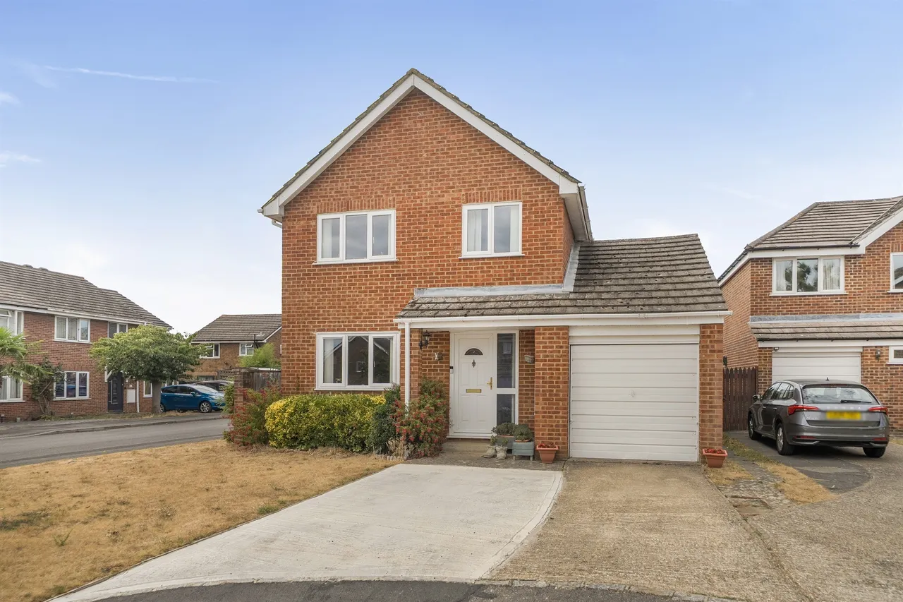 3 bed house for sale — Bissley Drive, Maidenhead