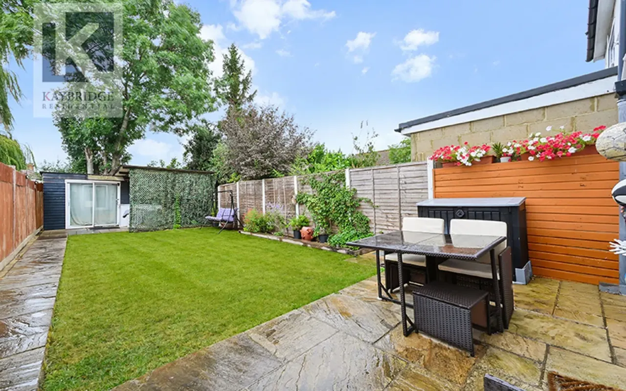 Huntingdon Gardens, Worcester Park, KT4, photo 4