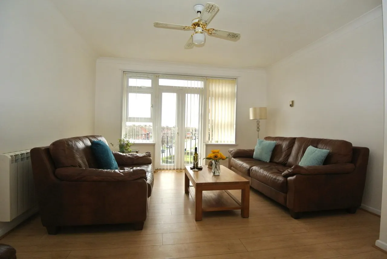 Wellington Court, Clare Road, Staines-Upon-Thames, TW19 7HL, photo 3