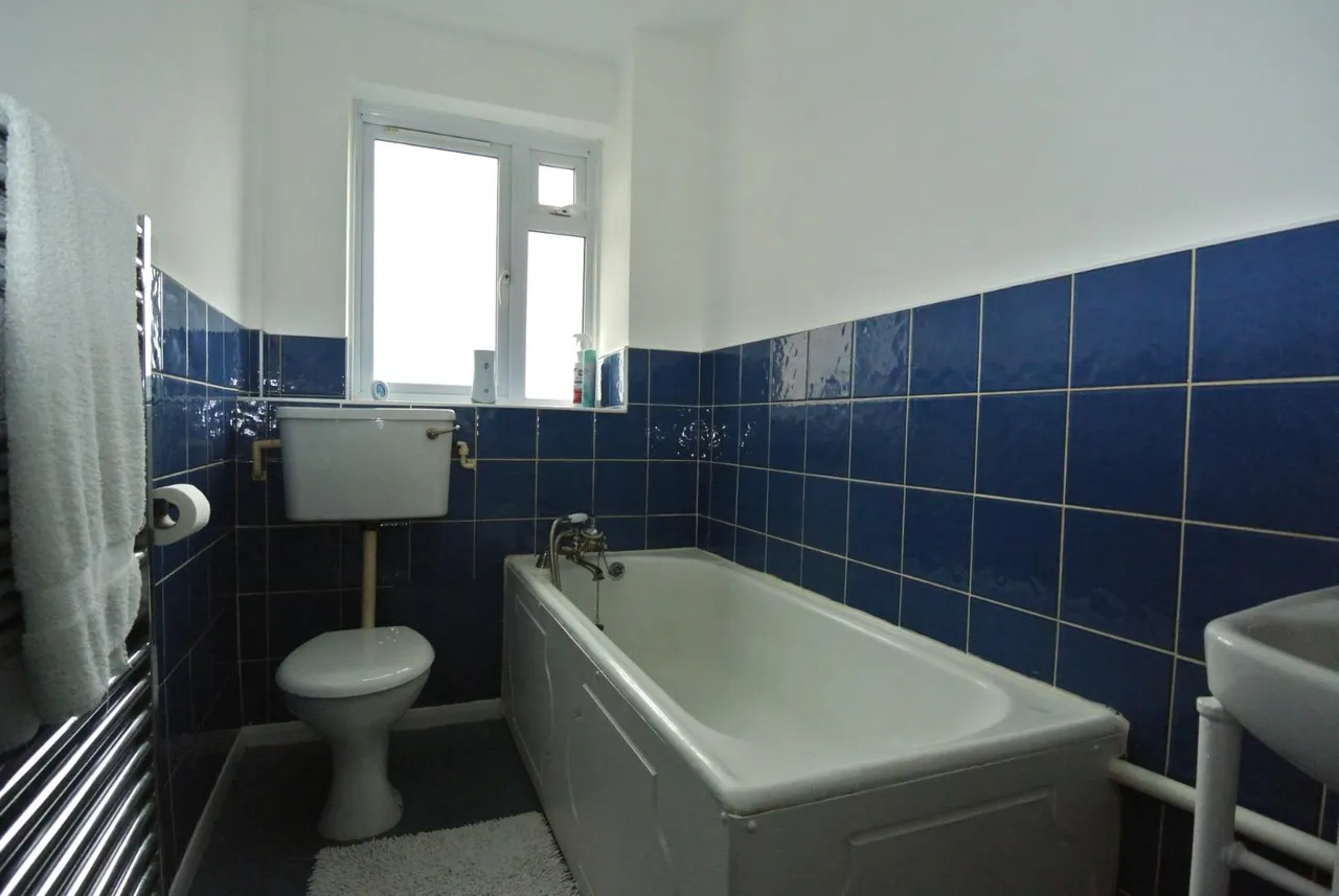 Wellington Court, Clare Road, Staines-Upon-Thames, TW19 7HL, photo 9
