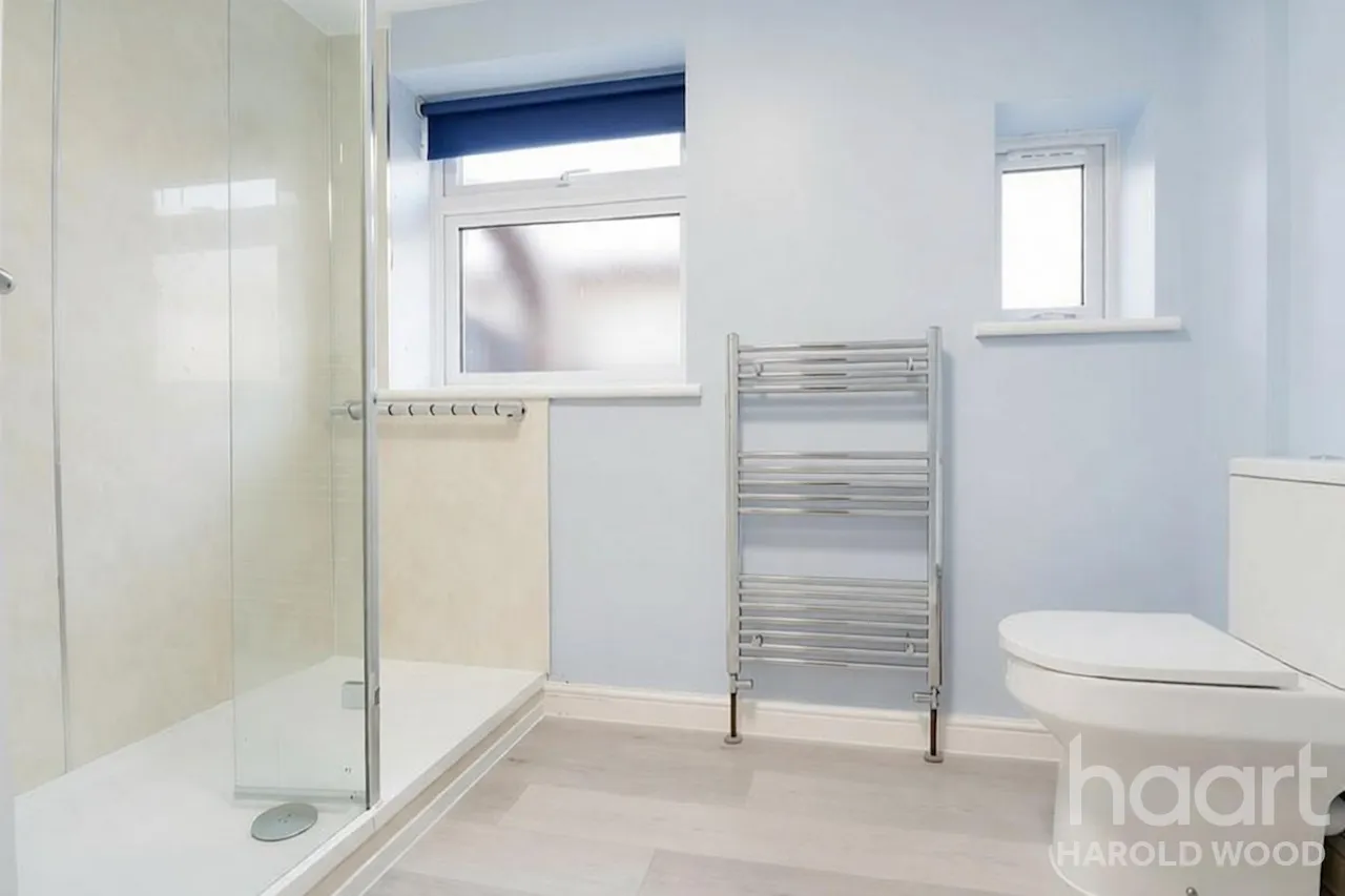 Newhall Drive, Harold Wood, RM3, photo 13