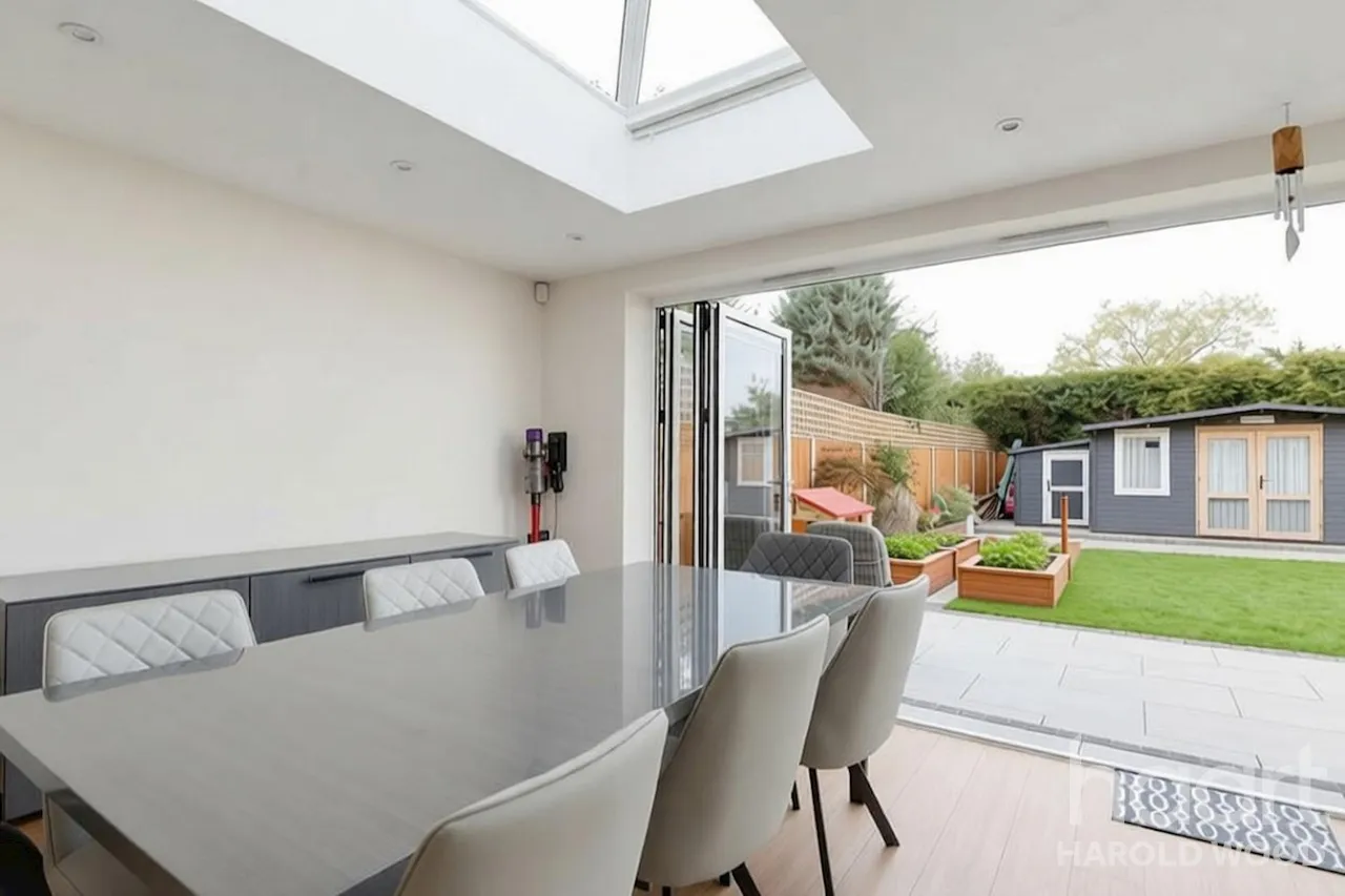 Newhall Drive, Harold Wood, RM3, photo 8