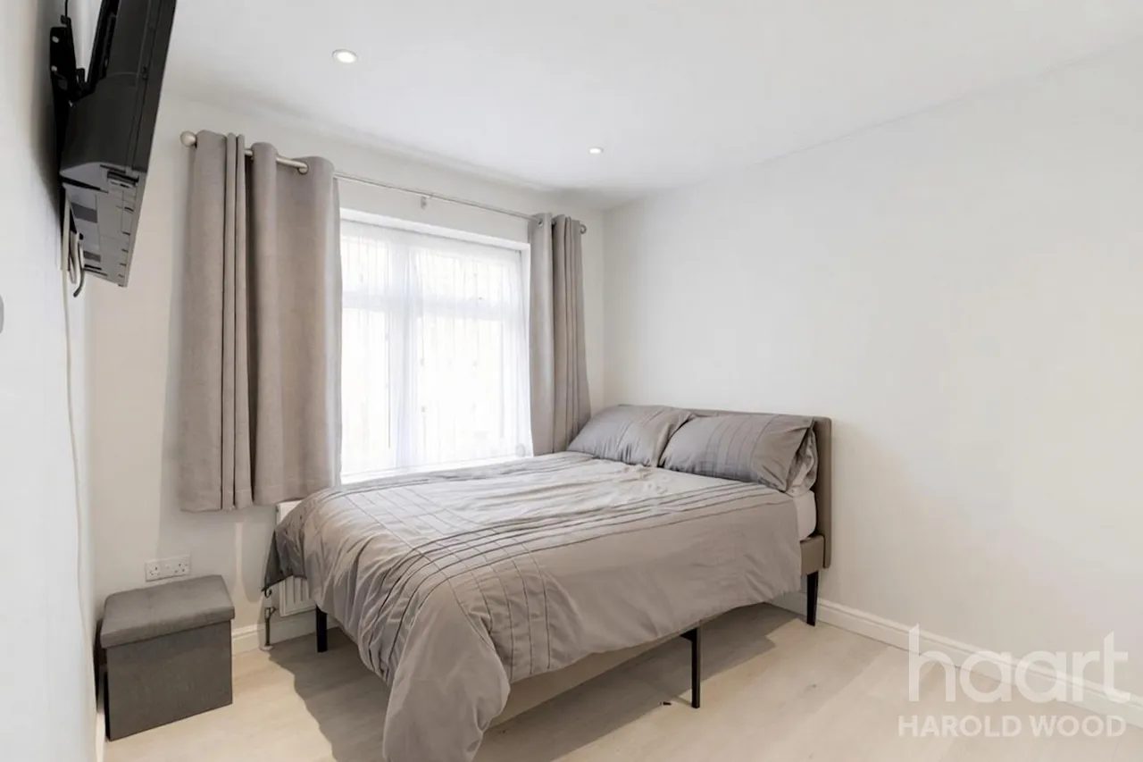 Newhall Drive, Harold Wood, RM3, photo 14