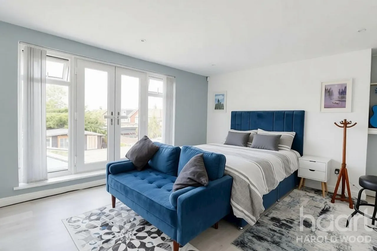 Newhall Drive, Harold Wood, RM3, photo 15