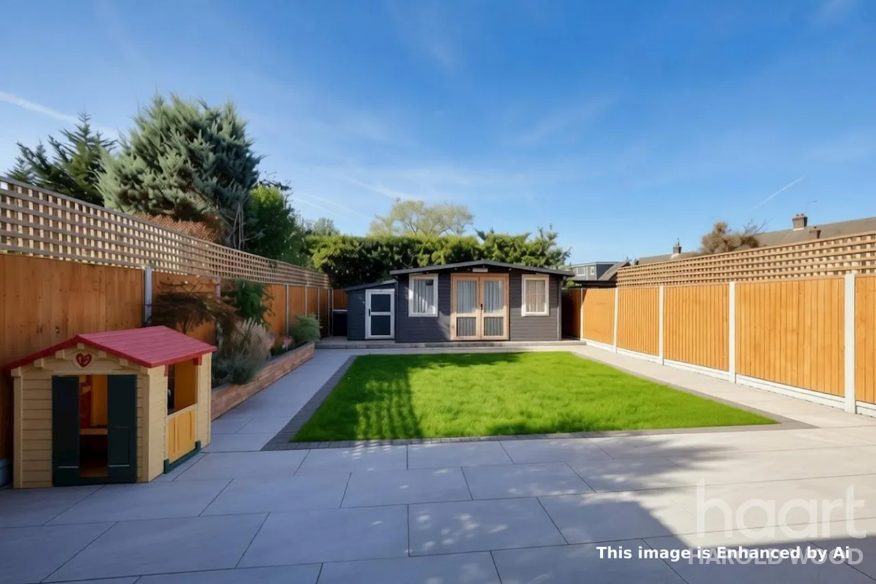 Newhall Drive, Harold Wood, RM3, photo 25