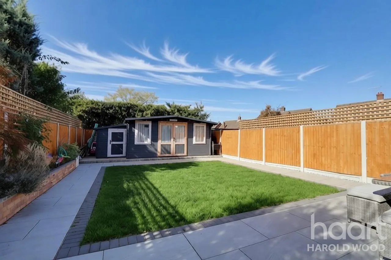Newhall Drive, Harold Wood, RM3, photo 21