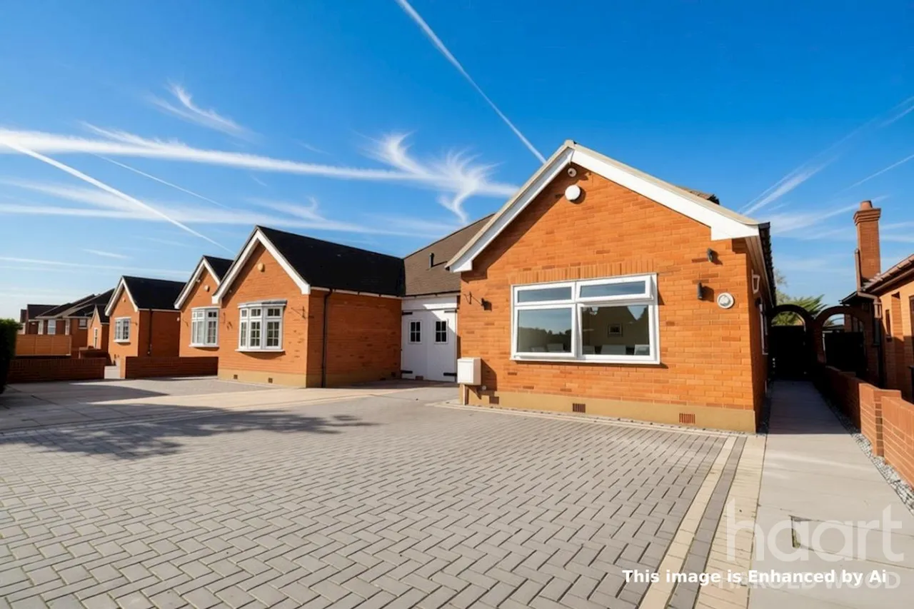 Newhall Drive, Harold Wood, RM3, photo 26
