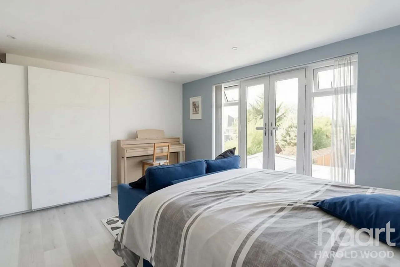 Newhall Drive, Harold Wood, RM3, photo 17