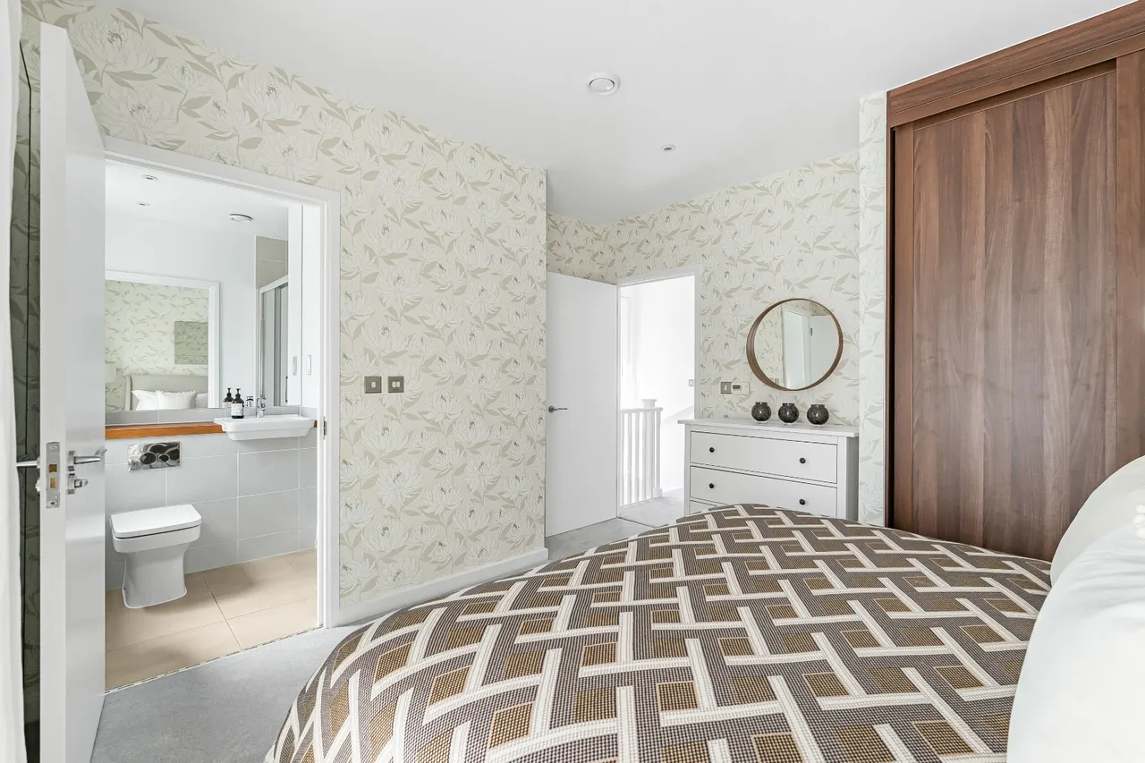 Reynard's Way, Brentford, TW8, photo 10