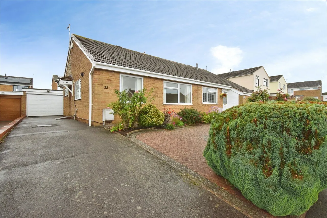 2 bed house for sale, Dorchester Close, Wigston, LE18
