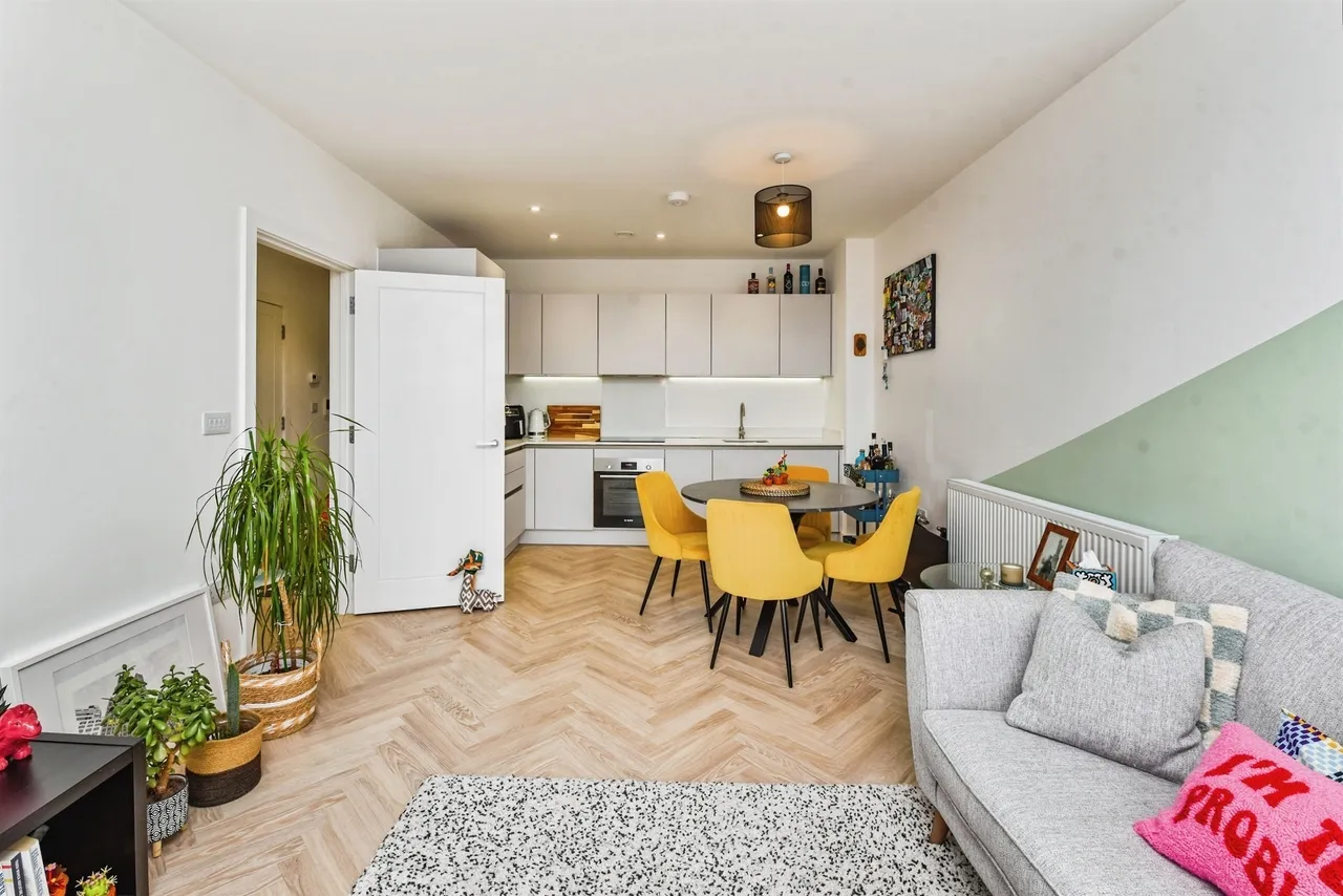 Caxton Road, Frome, BA11, photo 2