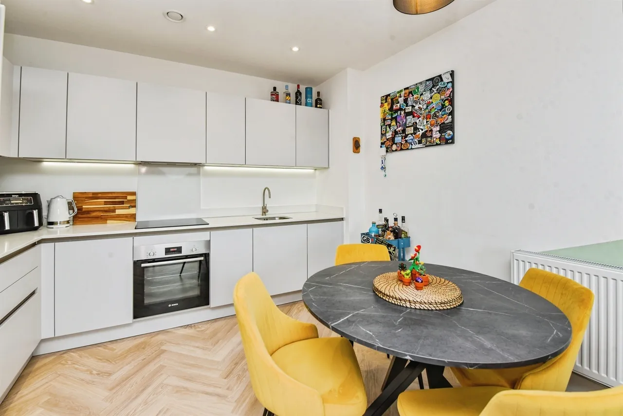 Caxton Road, Frome, BA11, photo 7