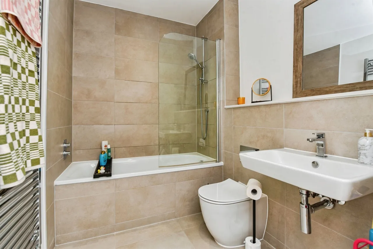 Caxton Road, Frome, BA11, photo 8