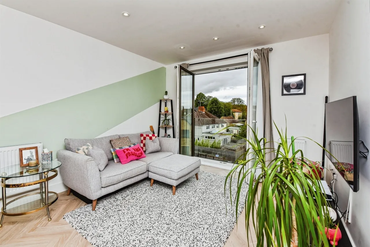 Caxton Road, Frome, BA11, photo 3