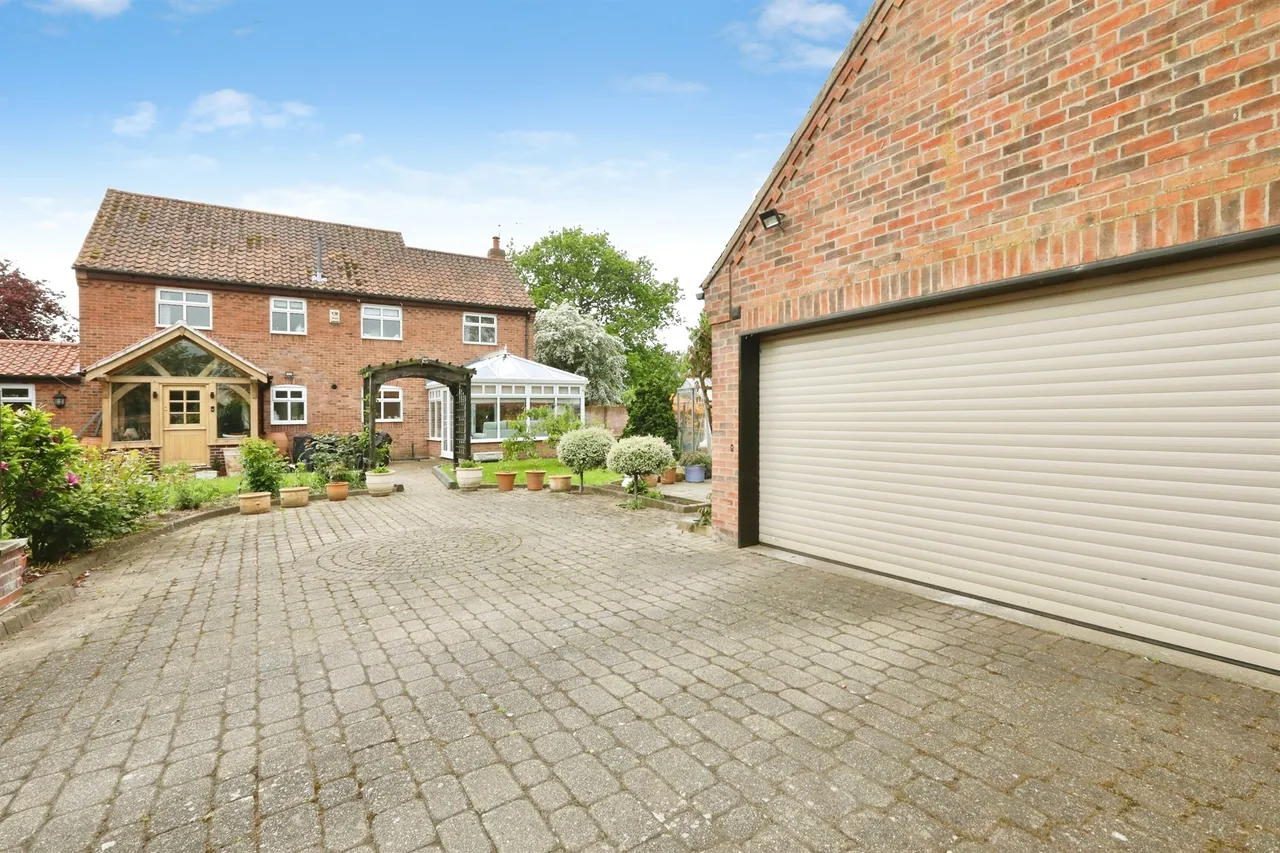 4 bed house for sale — Station Road, Misson, Doncaster