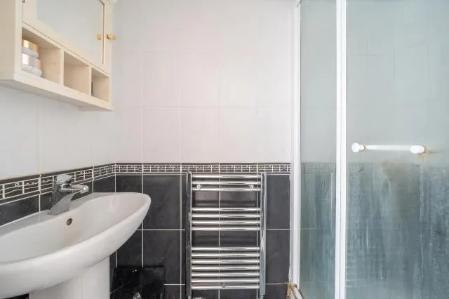 Halliford Road, Sunbury-on-Thames, TW16, photo 21
