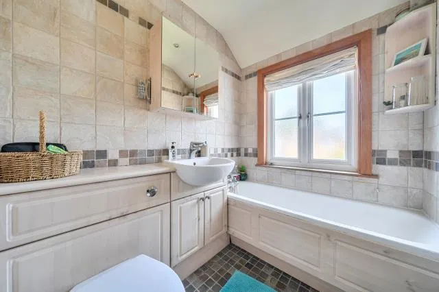 Halliford Road, Sunbury-on-Thames, TW16, photo 19