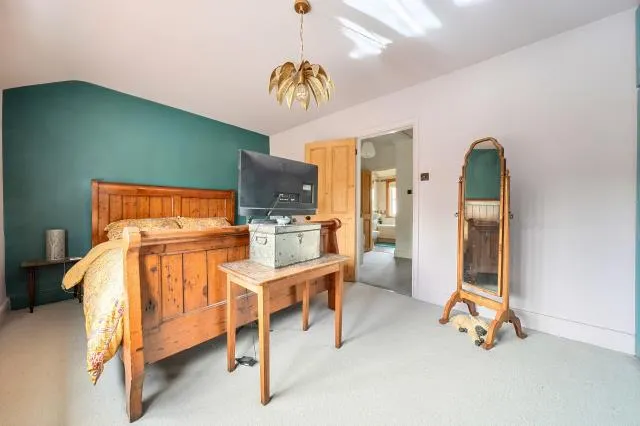 Halliford Road, Sunbury-on-Thames, TW16, photo 13