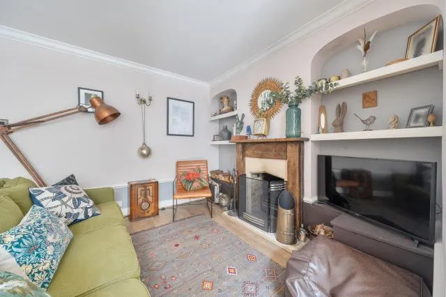 Halliford Road, Sunbury-on-Thames, TW16, photo 3