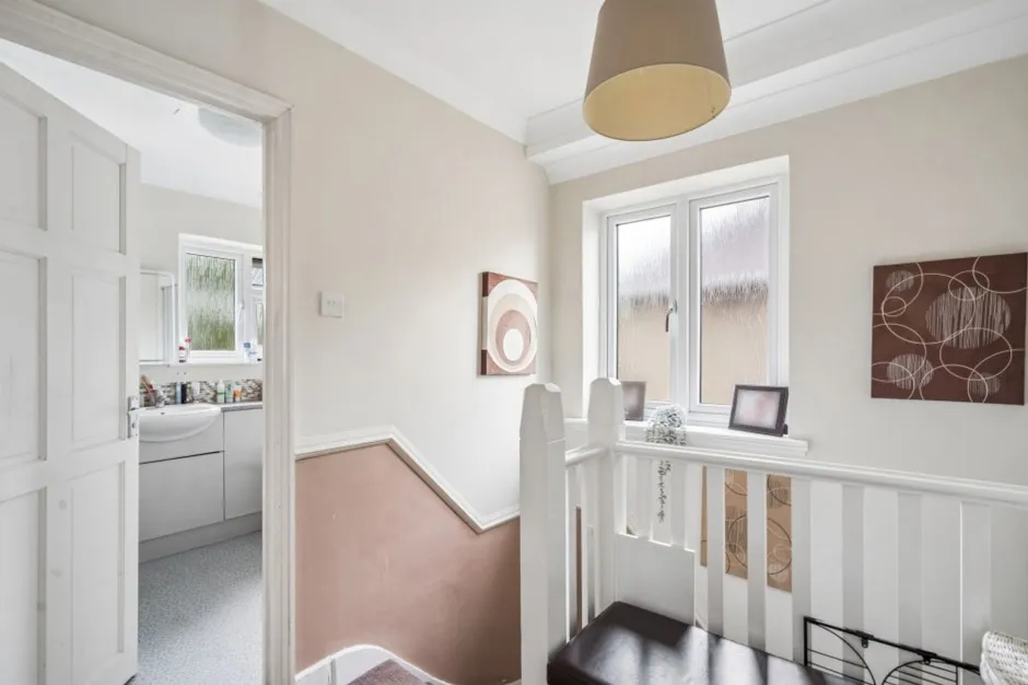 Dellfield Crescent, Uxbridge, UB8, photo 11