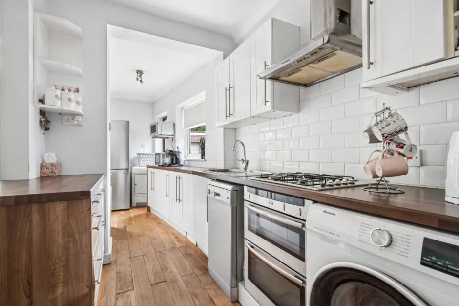 Dellfield Crescent, Uxbridge, UB8, photo 2
