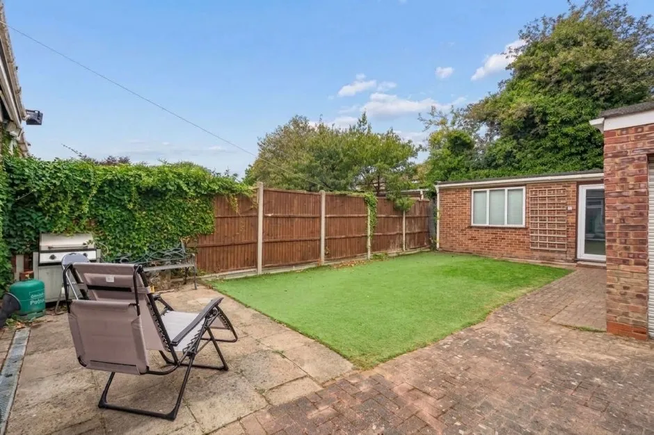 Dellfield Crescent, Uxbridge, UB8, photo 19