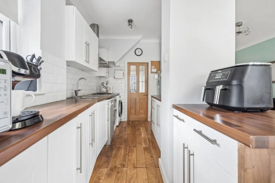 Dellfield Crescent, Uxbridge, UB8, photo 9