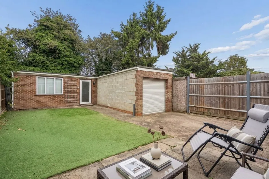 Dellfield Crescent, Uxbridge, UB8, photo 18