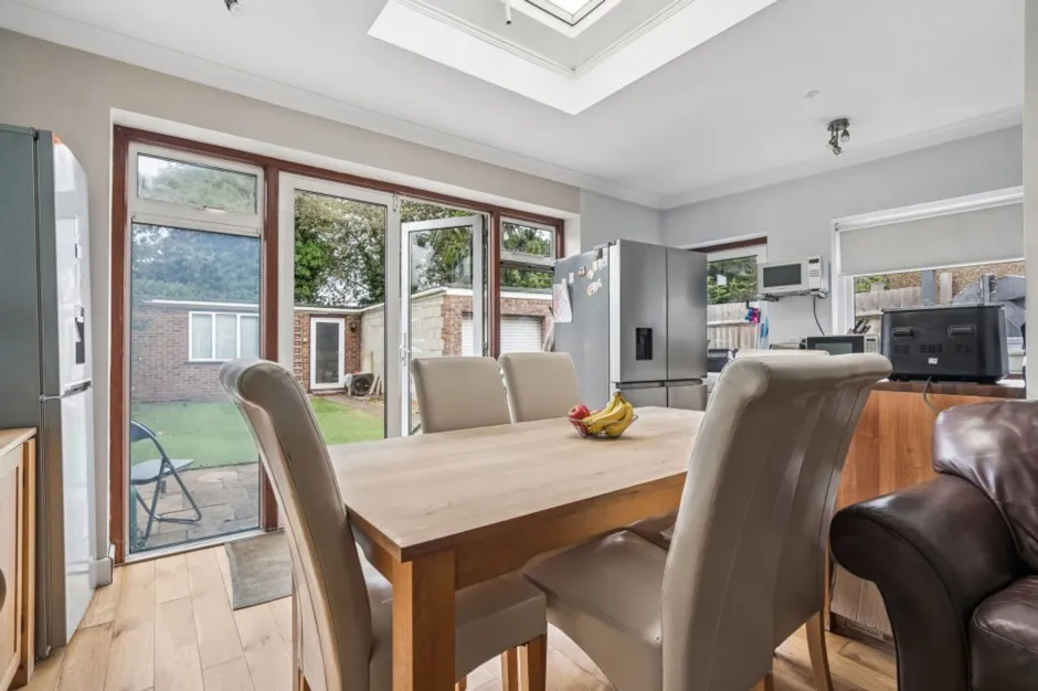 Dellfield Crescent, Uxbridge, UB8, photo 8