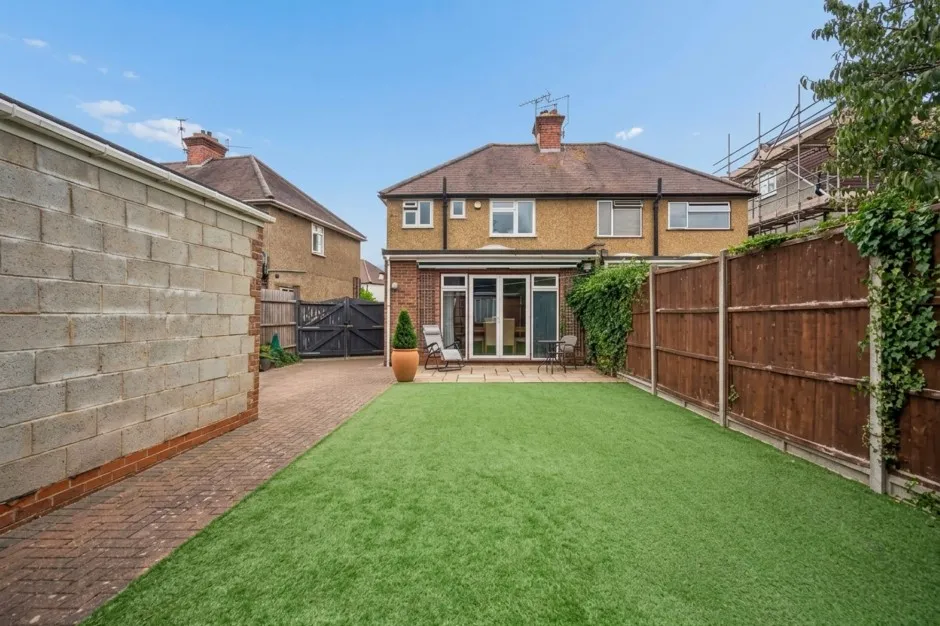 Dellfield Crescent, Uxbridge, UB8, photo 20