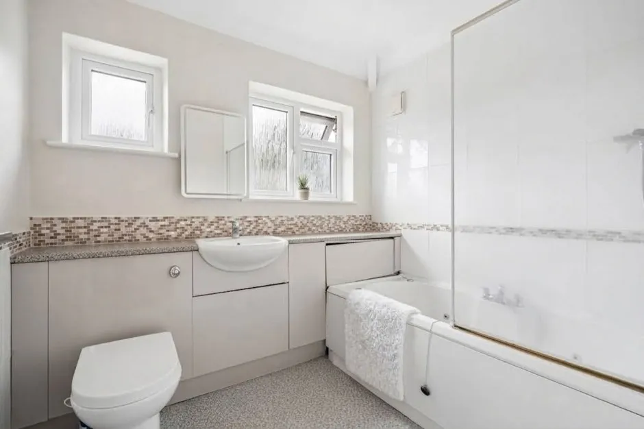 Dellfield Crescent, Uxbridge, UB8, photo 17
