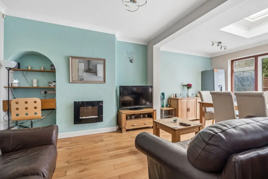 Dellfield Crescent, Uxbridge, UB8, photo 3