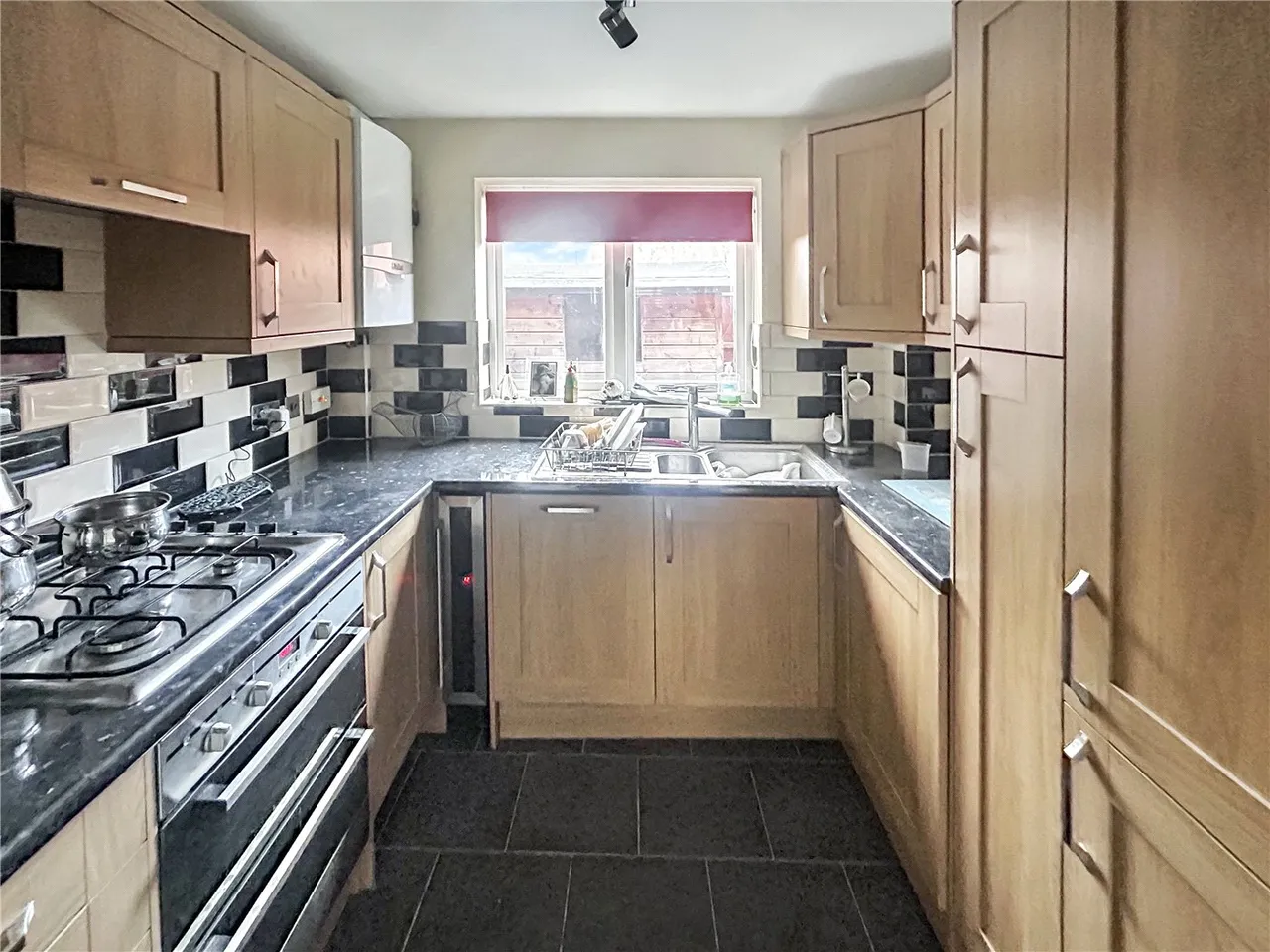 Simmons Court, Wellesbourne, Warwick, Warwickshire, CV35, photo 3