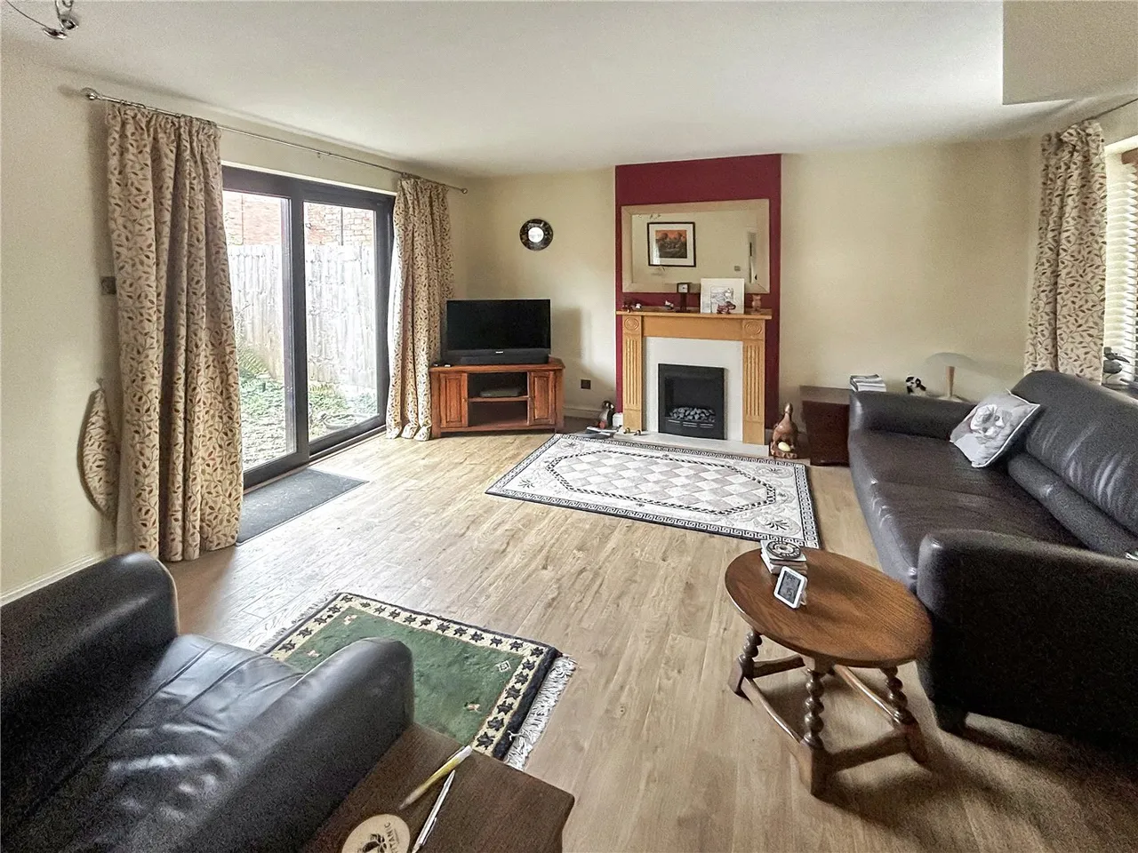 Simmons Court, Wellesbourne, Warwick, Warwickshire, CV35, photo 2