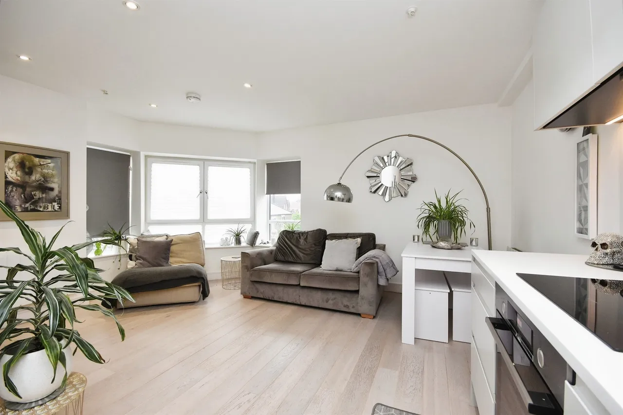 New Road, Brentwood, photo 5