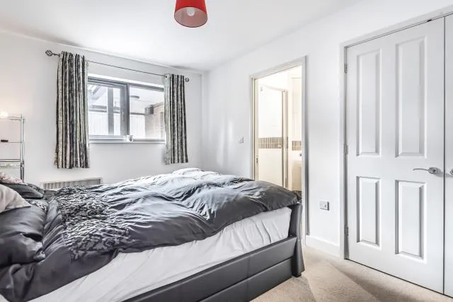 Fire Fly Avenue, Swindon, SN2, photo 5