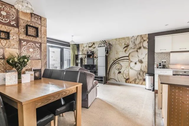 Fire Fly Avenue, Swindon, SN2, photo 3