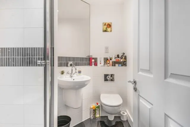 Fire Fly Avenue, Swindon, SN2, photo 8