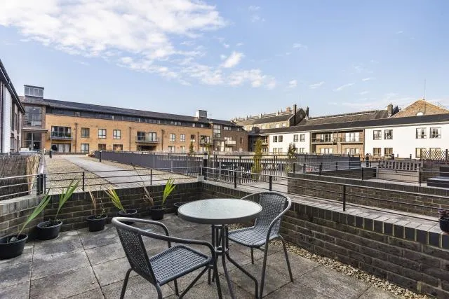 Fire Fly Avenue, Swindon, SN2, photo 9