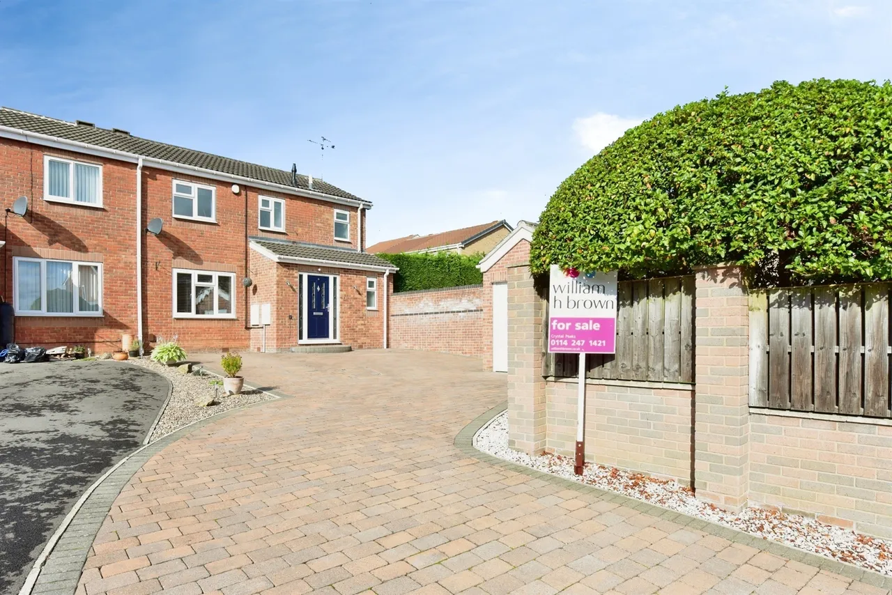 3 bed house for sale — Bramshill Close, Sothall, Sheffield