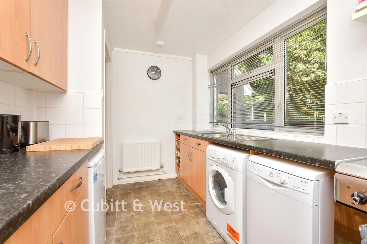 Levett Road, Leatherhead, KT22, photo 3