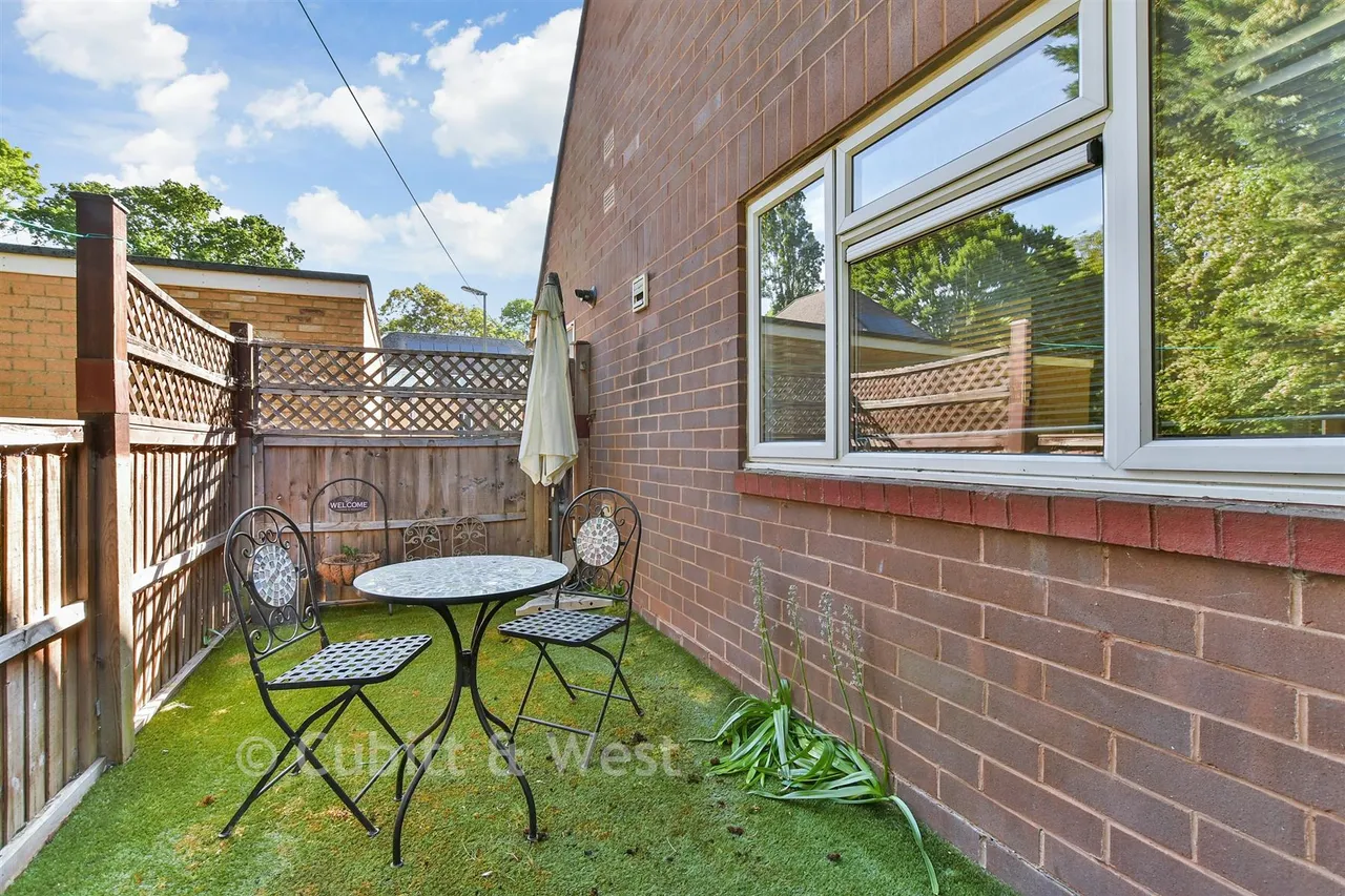 Levett Road, Leatherhead, KT22, photo 7