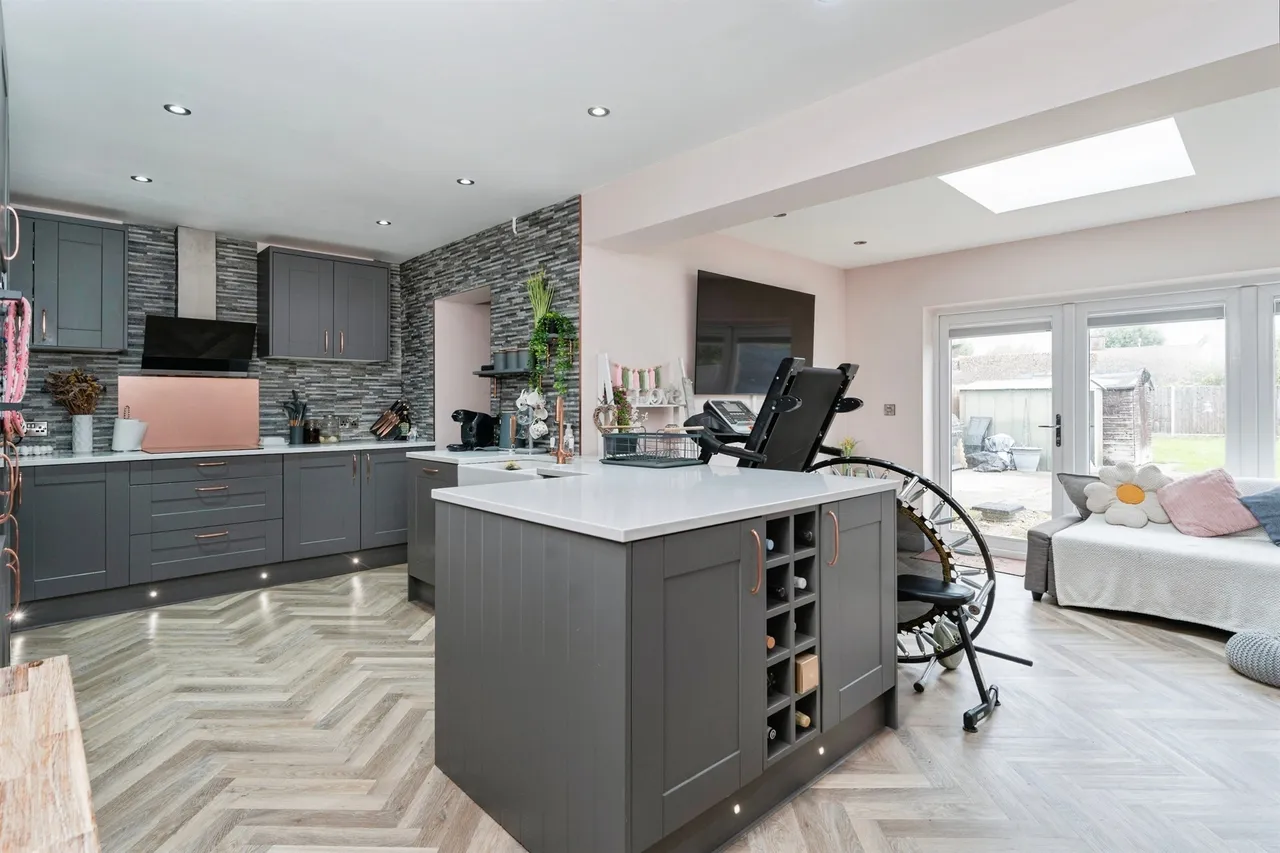 Badgeney Road, March, photo 5