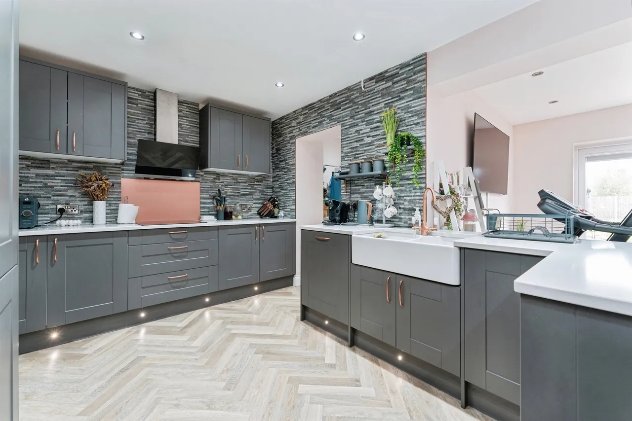 Badgeney Road, March, photo 6