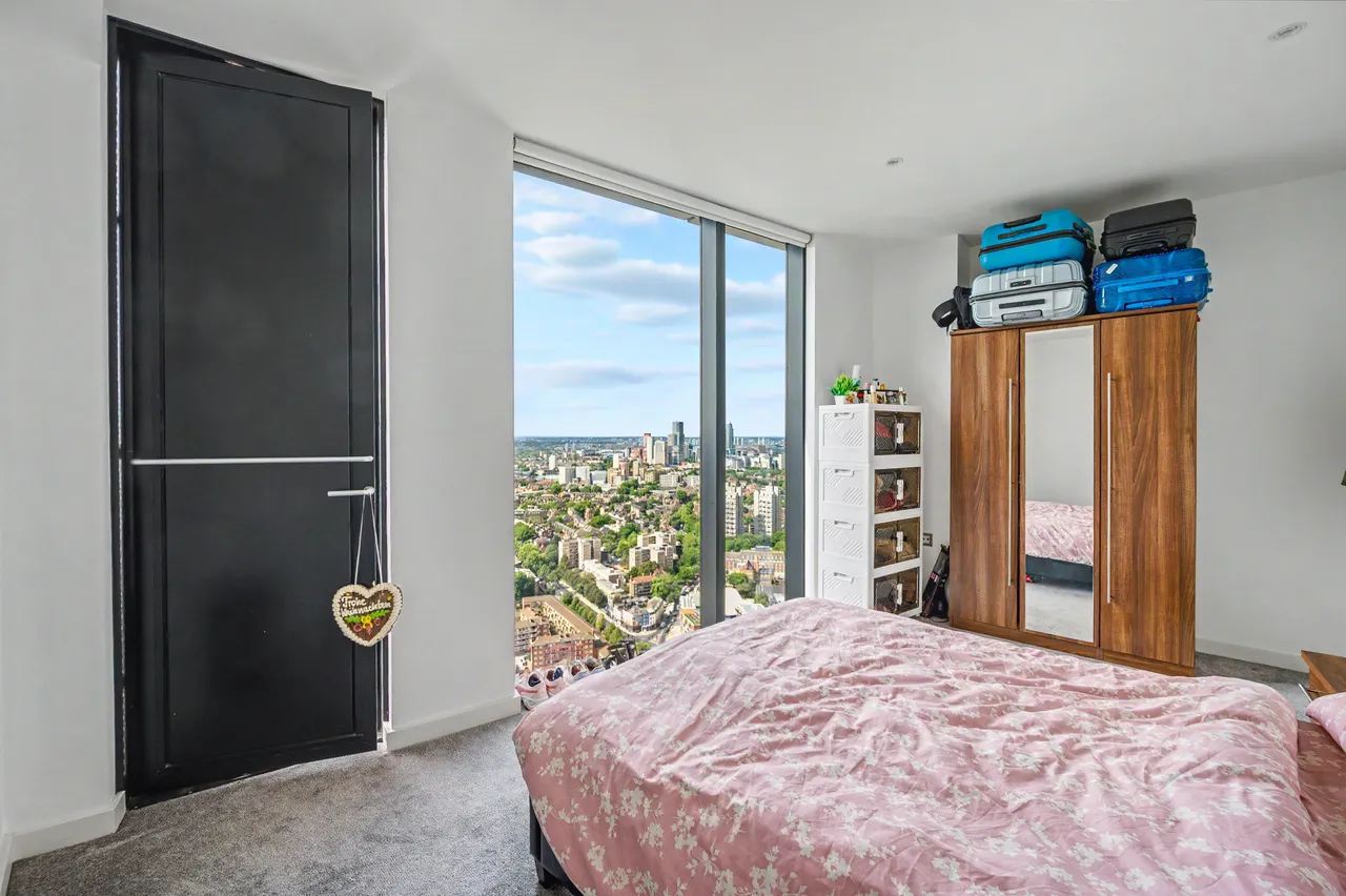 Apartment 4002, The Strata, 8 Walworth Road, London, photo 12