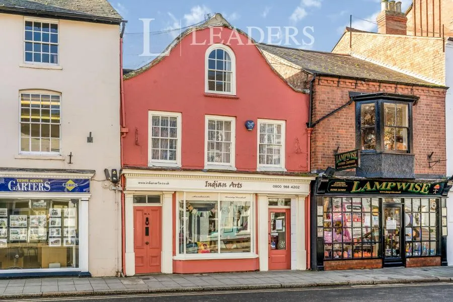 2 bed flat to rent, High Street, Stony Stratford, MK11
