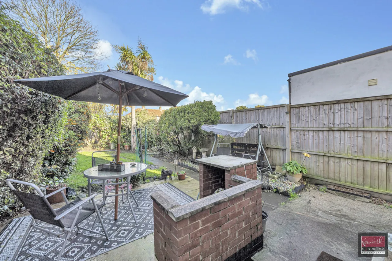 Park Avenue, Egham, TW20, photo 2