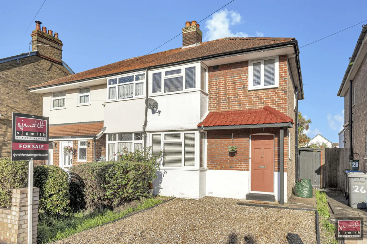 3 bed house for sale, Park Avenue, Egham, TW20